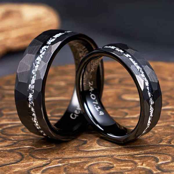 Anillo de Tungsteno Martillado Negro - Filón Plateado